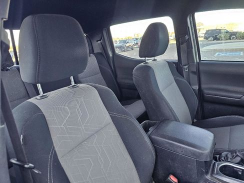 Used 2022 Toyota Tacoma TRD Off-Road image 16