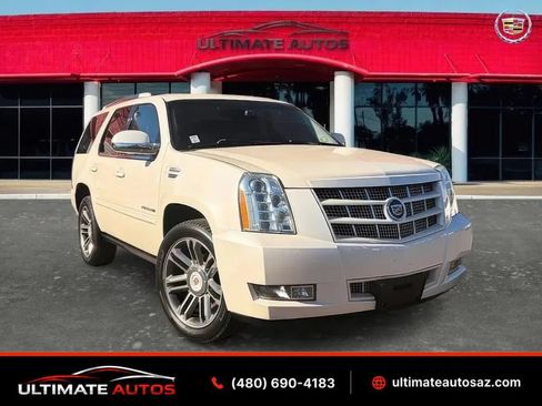 Used 2013 Cadillac Escalade Premium RWD image 1
