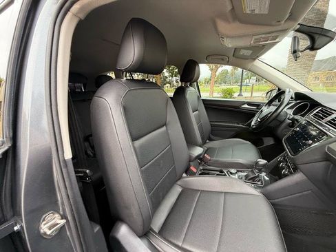 Used 2018 Volkswagen Tiguan SE AWD/4WD image 49
