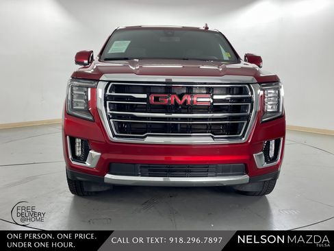 Used 2021 GMC Yukon SLT w/ SLT Premium Package image 2