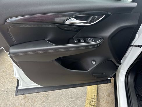 Used 2022 Buick Envision Essence w/ Sport Touring Package image 18