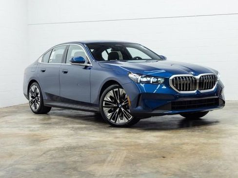 Certified 2026 BMW 530i xDrive AWD/4WD image 4