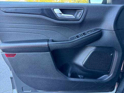 Used 2025 Ford Escape ST-Line image 11