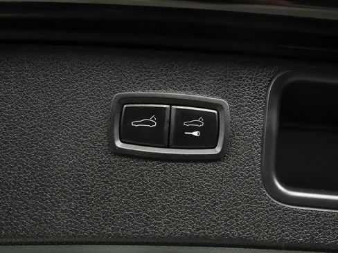 Certified 2022 Porsche Macan AWD/4WD image 14
