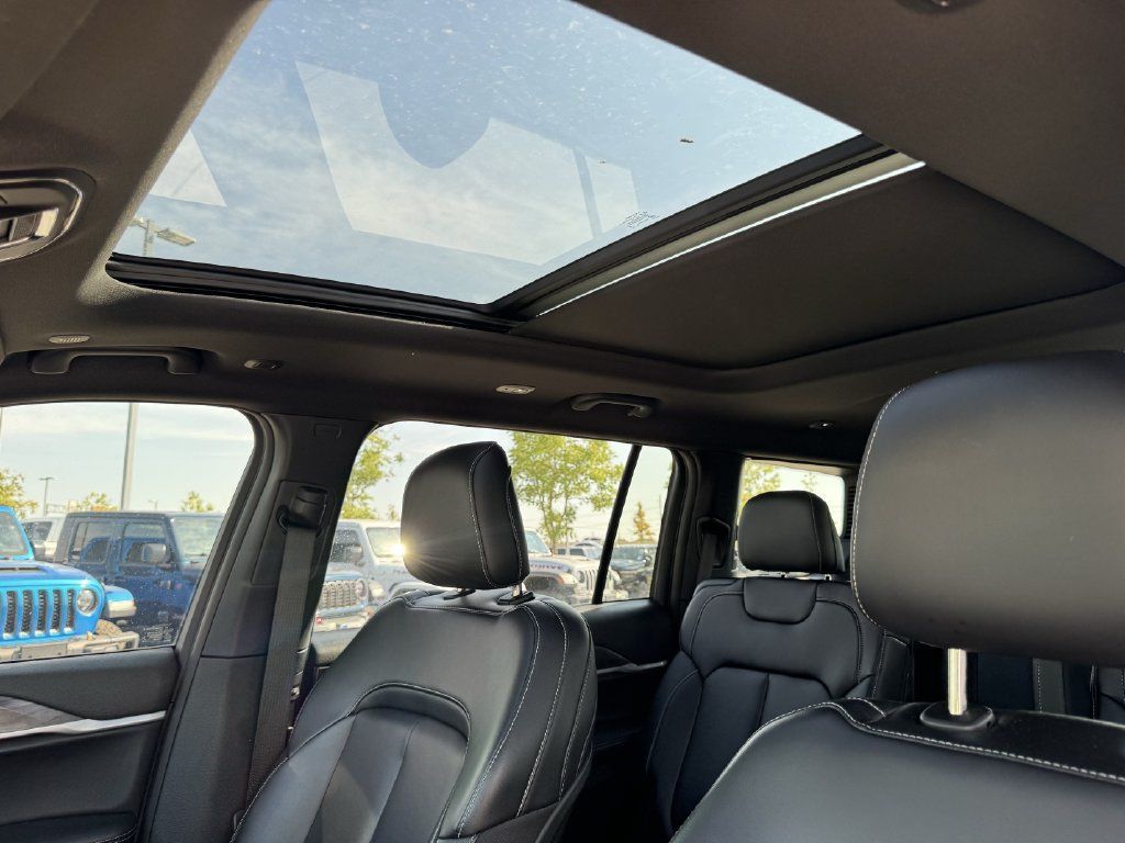 Used 2025 Jeep Grand Cherokee L Limited RWD image 31