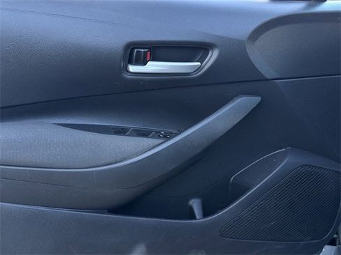 Used 2021 Toyota Corolla LE image 21