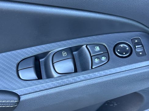 Used 2025 Nissan Altima 2.5 SV FWD image 13