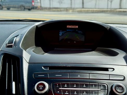 Used 2017 Ford Escape SE image 11