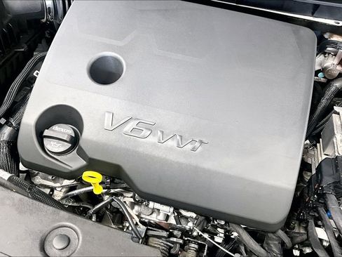 Used 2023 Buick Enclave Premium w/ LPO, Floor Liner Package image 30