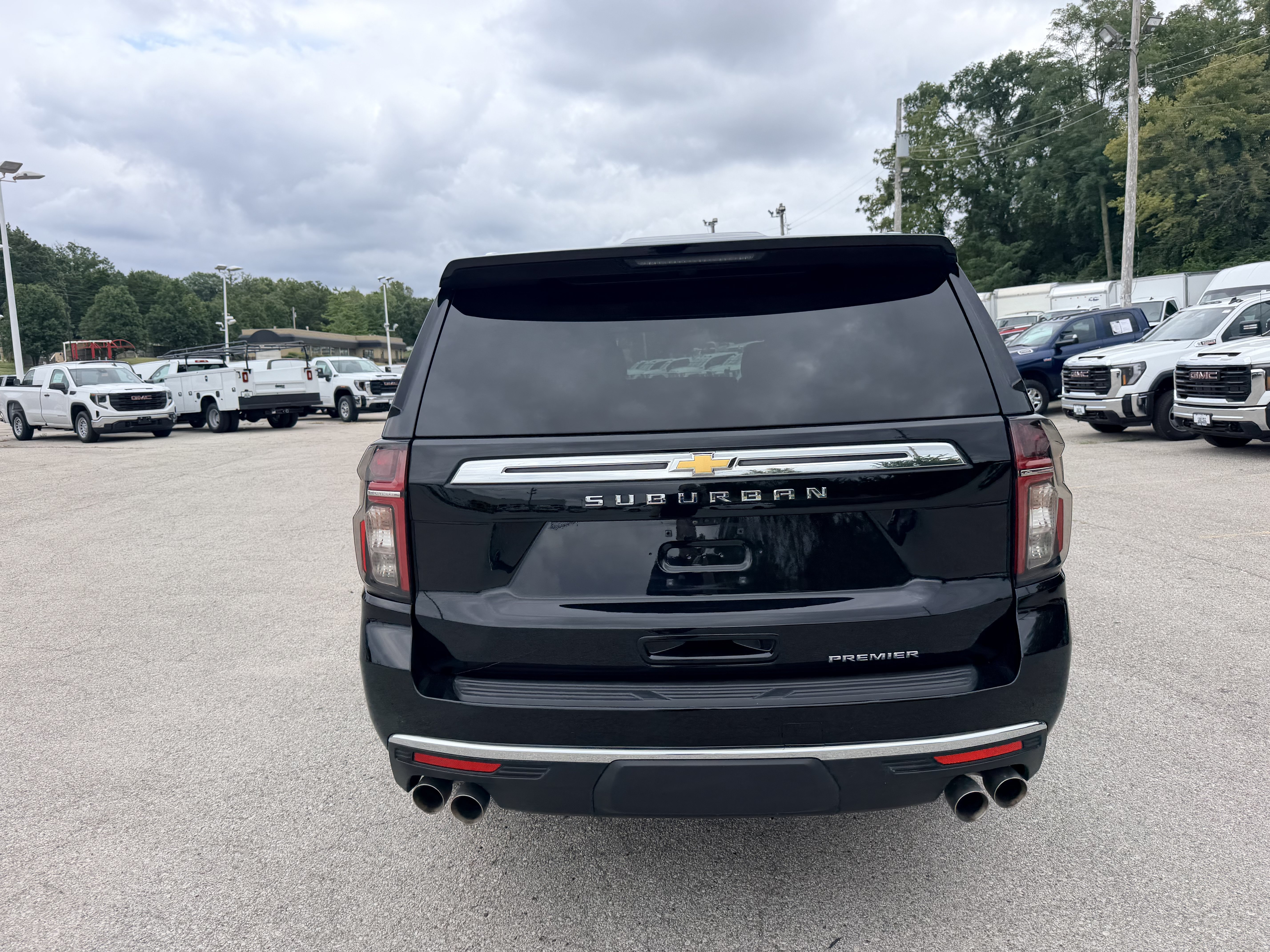 Used 2024 Chevrolet Suburban Premier AWD/4WD image 5
