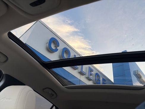 Used 2025 Buick Encore GX Avenir w/ Avenir Technology Package image 24