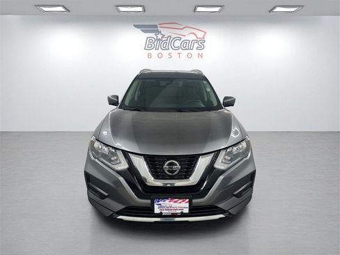Used 2018 Nissan Rogue SV w/ Sun & Sound Touring Package image 2