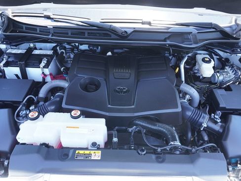 Used 2024 Toyota Tundra Limited AWD/4WD image 8