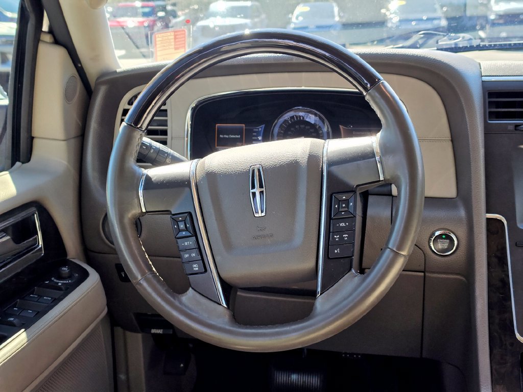 Used 2017 Lincoln Navigator Select RWD image 20