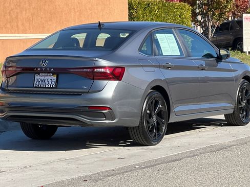 Certified 2025 Volkswagen Jetta SE image 4