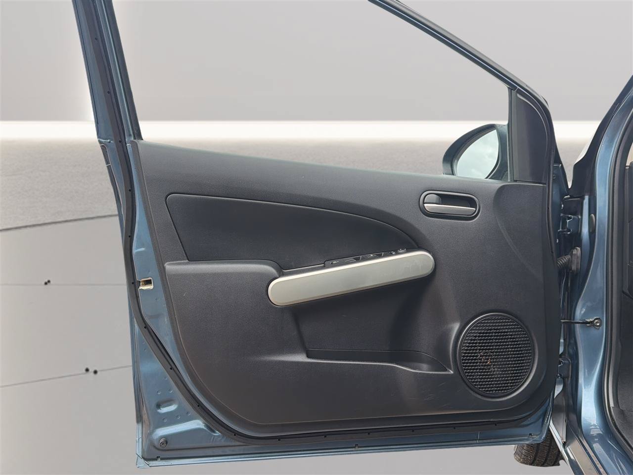 Used 2014 MAZDA MAZDA2 Sport FWD image 14