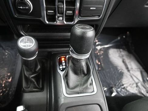 Used 2022 Jeep Wrangler Unlimited Sport AWD/4WD image 12