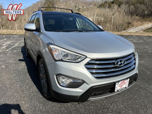 Used 2016 Hyundai Santa Fe SE w/ Option Group 03 image 1
