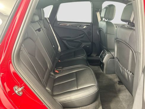 Certified 2025 Porsche Macan AWD/4WD image 22
