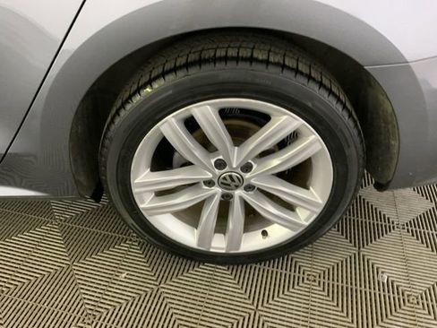 Used 2018 Volkswagen Passat 2.0T SE FWD image 10