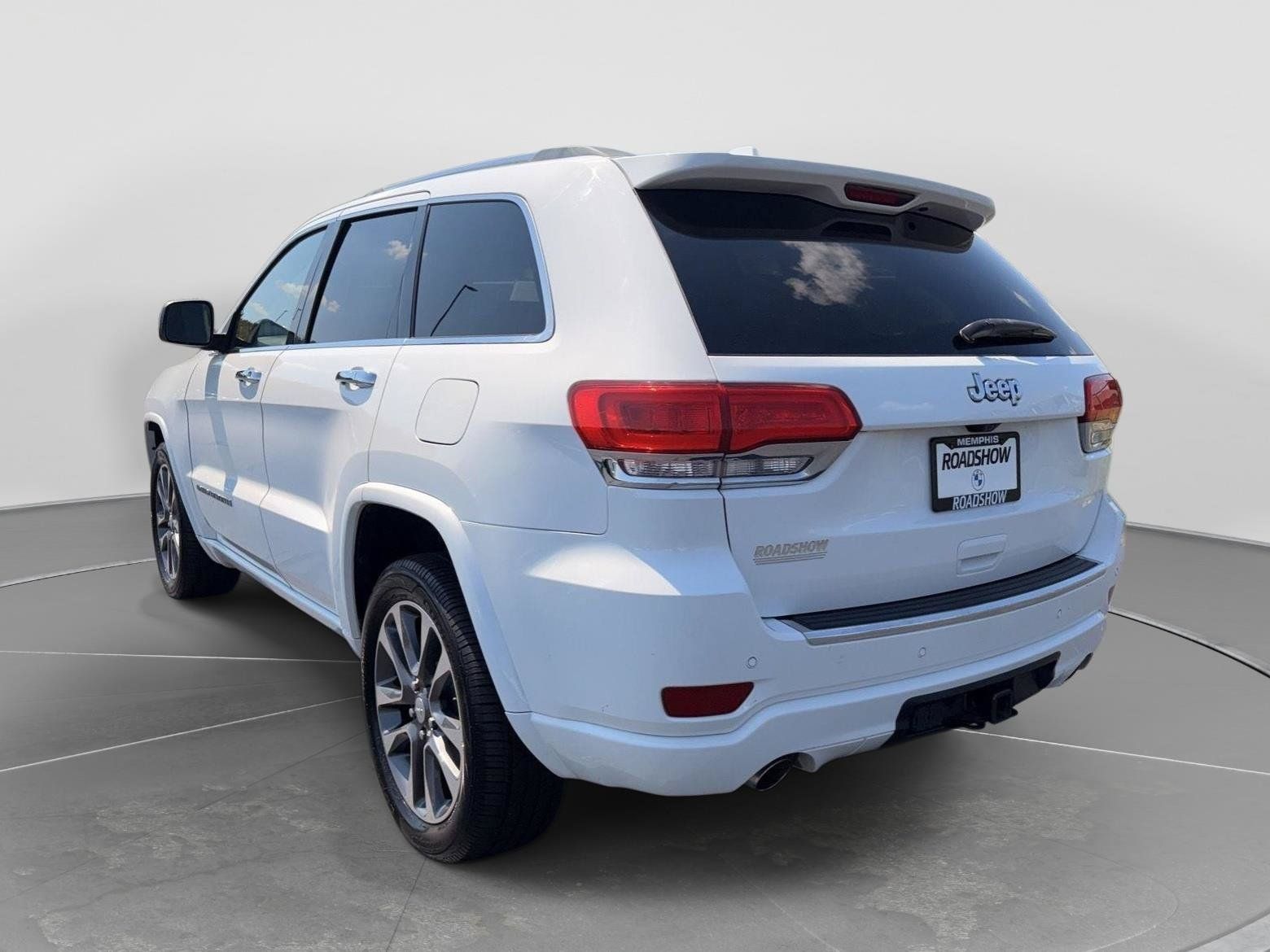 Used 2018 Jeep Grand Cherokee Overland w/ Trailer Tow Group IV RWD image 3