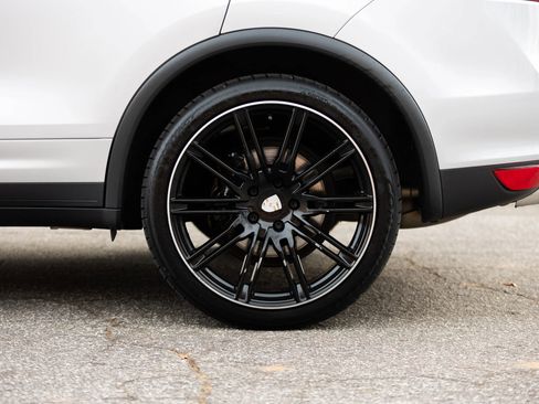 Used 2011 Porsche Cayenne Sport Utility 4D image 12