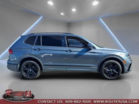Used 2023 Volkswagen Tiguan SE R-Line FWD image 2