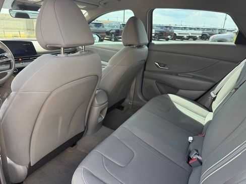 Certified 2024 Hyundai Elantra SE FWD image 9