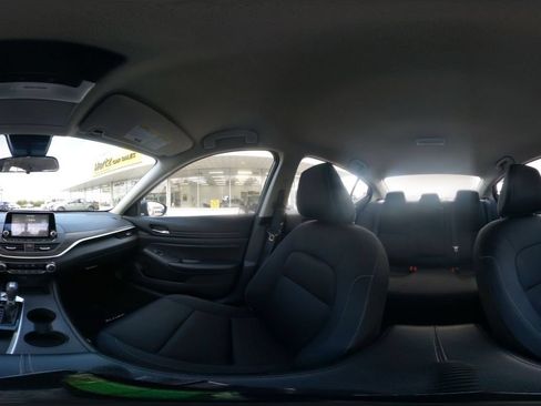 Used 2025 Nissan Altima 2.5 SV FWD image 32