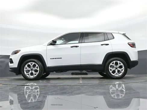 Used 2025 Jeep Compass Sport image 43
