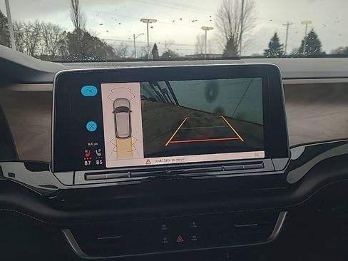 Used 2025 Volkswagen Atlas SE image 22