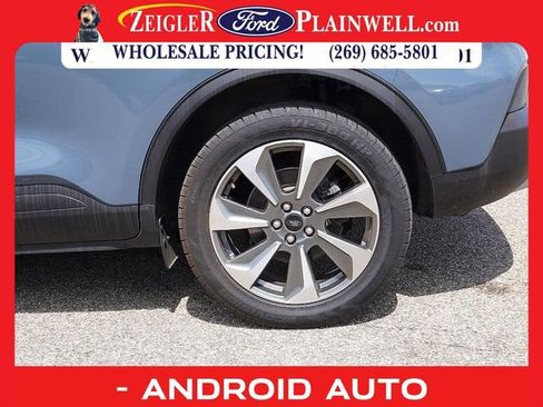 Used 2023 Ford Escape Platinum image 9