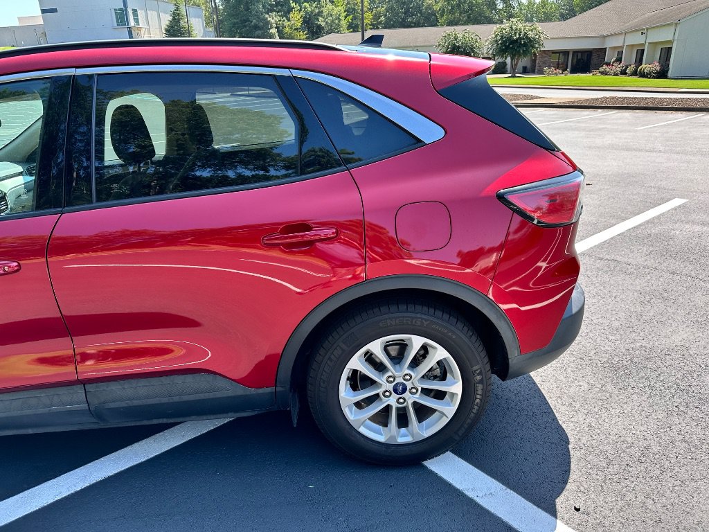 Used 2020 Ford Escape SE FWD image 3