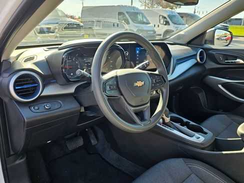 Used 2025 Chevrolet Trax LS image 11