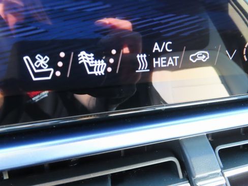 Used 2025 Chevrolet Equinox EV LT w/ Convenience Package II image 31