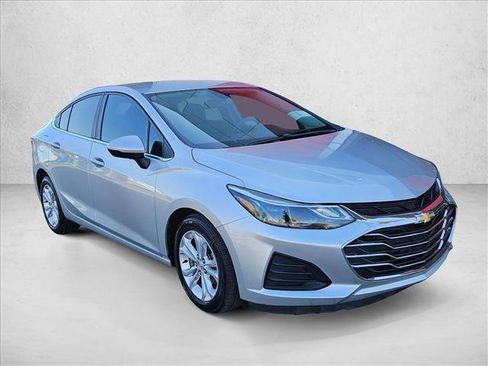 Used 2019 Chevrolet Cruze Diesel image 3