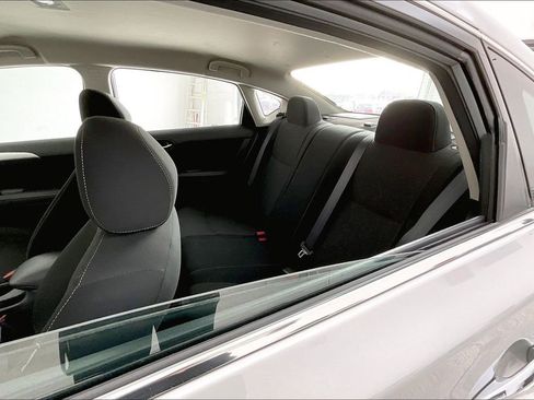 Used 2019 Nissan Sentra S image 34