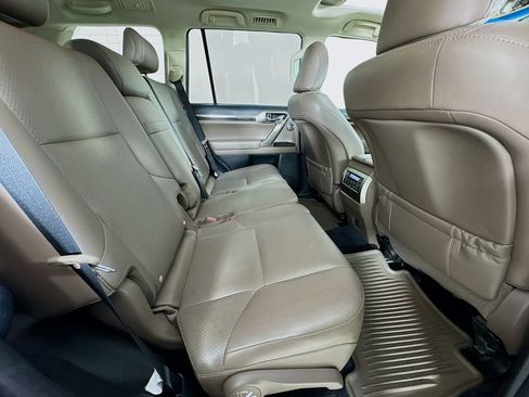 Used 2020 Lexus GX 460 Luxury w/ Accessory Package AWD/4WD image 34