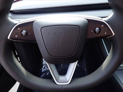 Used 2026 Tesla Model Y AWD image 18