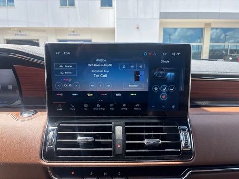 Used 2024 Lincoln Navigator L Reserve AWD/4WD image 12