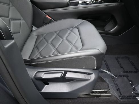 Used 2024 Volkswagen Atlas SE w/ Panoramic Sunroof Package FWD image 44