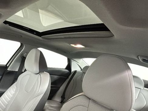 Used 2025 Hyundai Elantra Limited FWD image 13