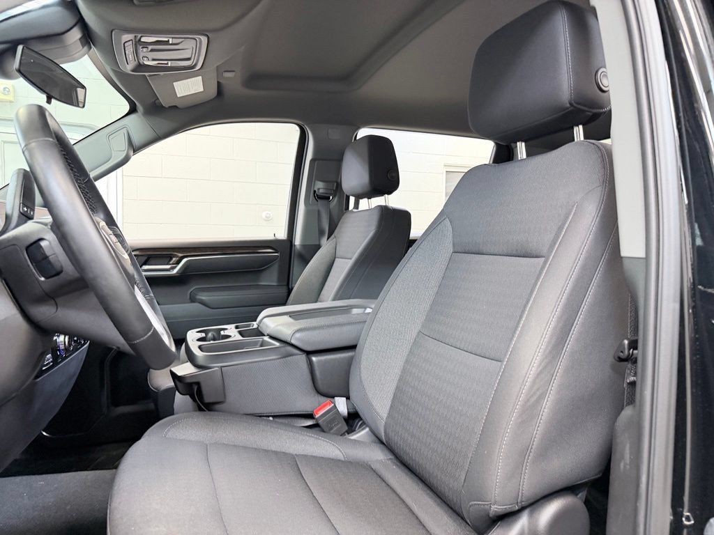 Used 2025 GMC Sierra 1500 SLE AWD/4WD image 17