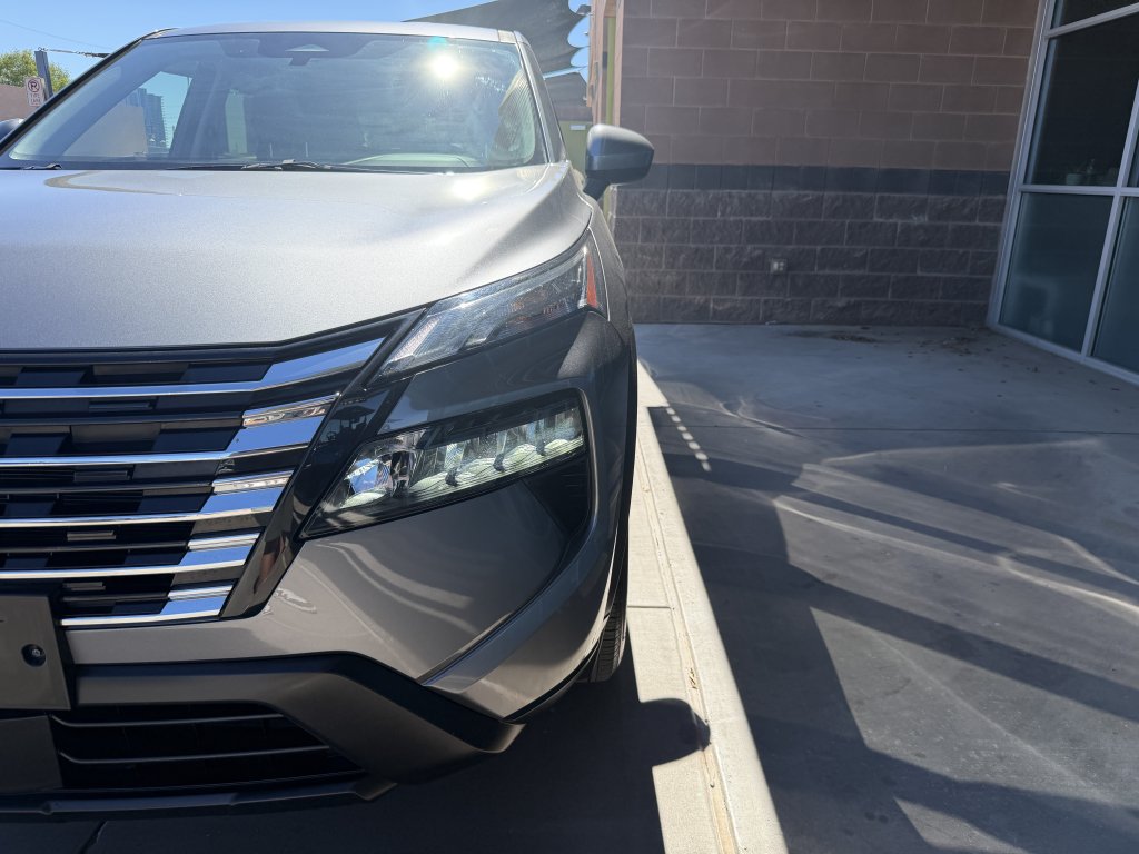 Used 2025 Nissan Rogue SV FWD image 11