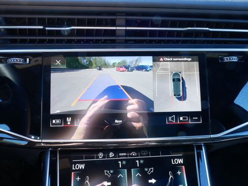 Used 2021 Audi Q8 Premium Plus image 27