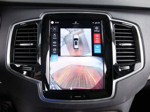 Certified 2025 Volvo XC90 B6 Plus w/ Protection Package Premier AWD/4WD image 15