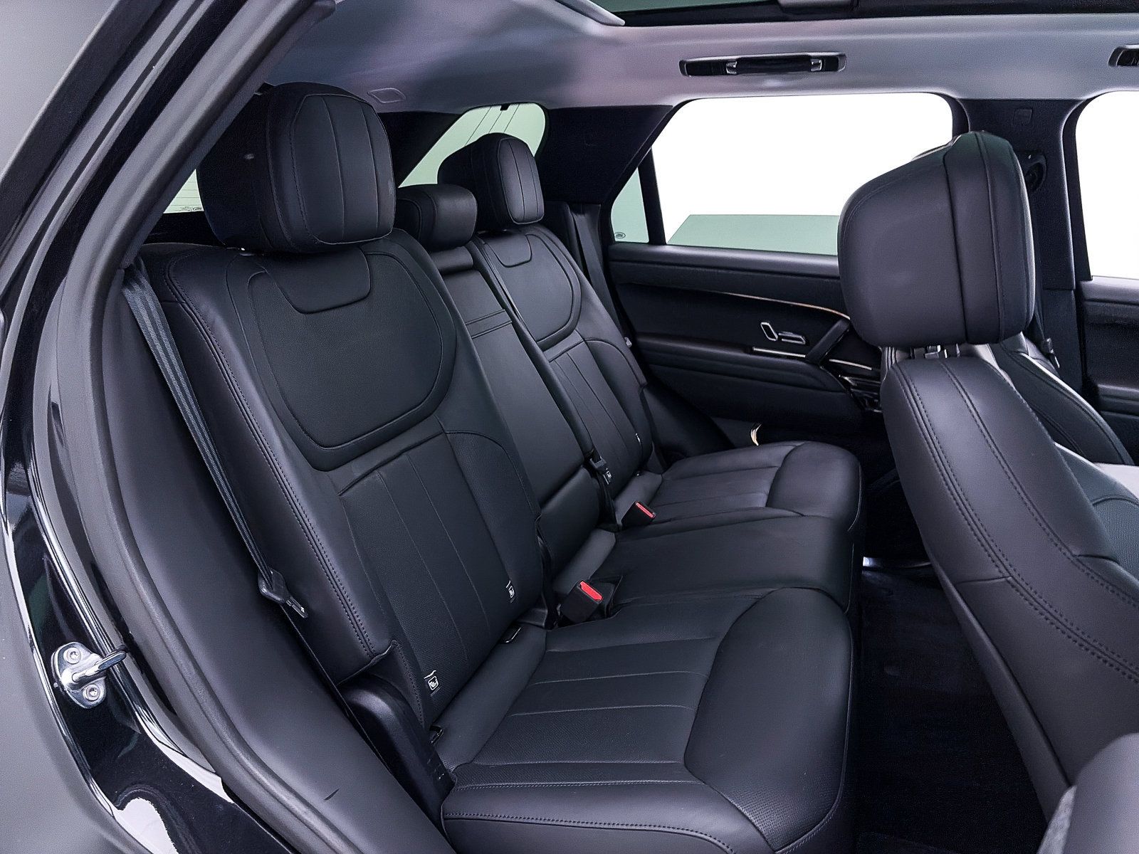 Used 2024 Land Rover Range Rover Sport SE AWD/4WD image 32
