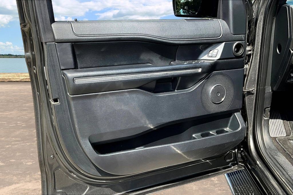 Certified 2019 Ford Expedition XLT w/ Equipment Group 202A AWD/4WD image 22