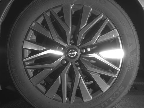 Used 2025 Nissan Altima 2.5 SV FWD image 14