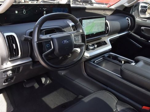 Certified 2025 Ford Expedition Platinum image 34